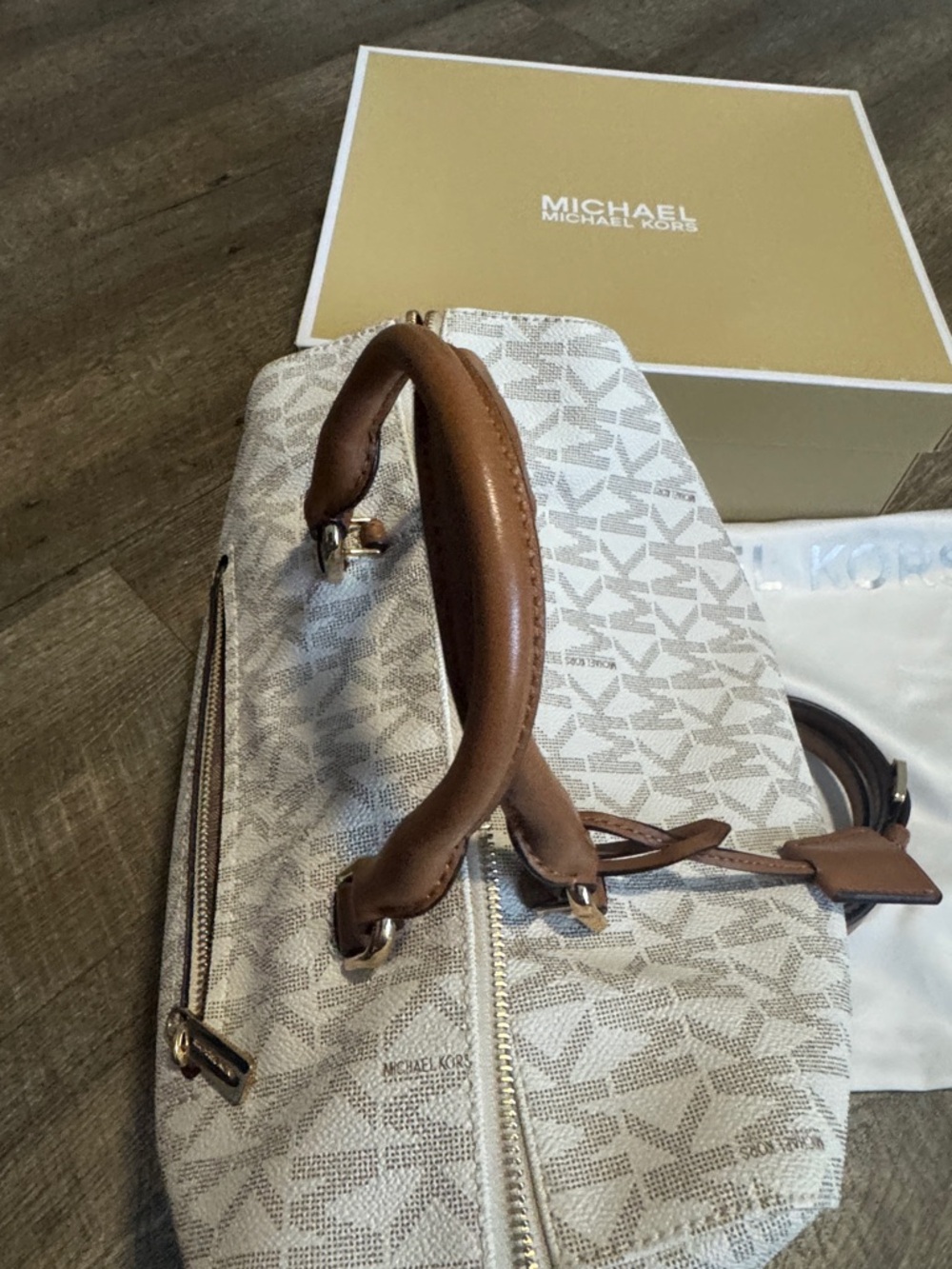 Michael Kors Signature Satchel in Vanilla and Brown - Picture 11 of 14